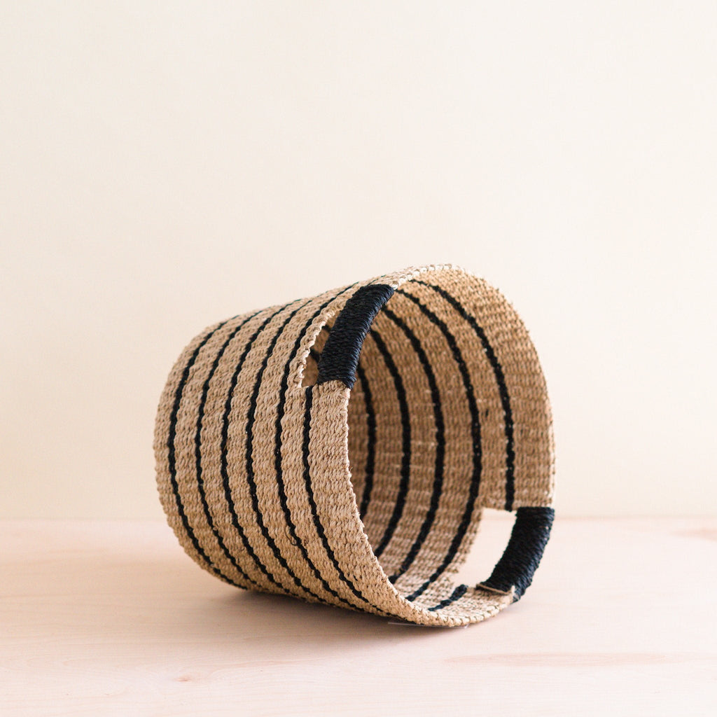 Panier conique rayé noir et naturel - Paniers modernes
