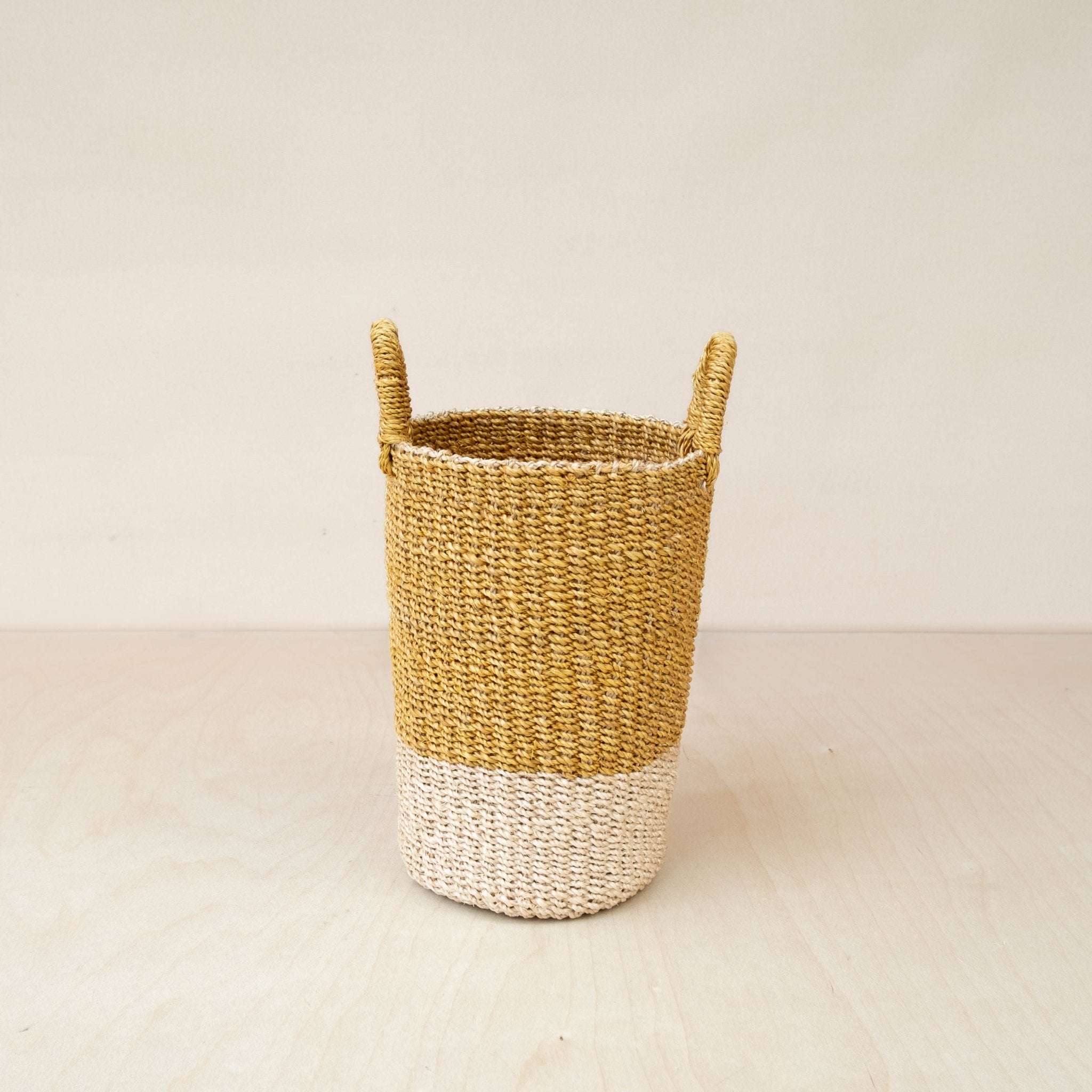 Grand vase panier tissé moutarde - Panier en osier