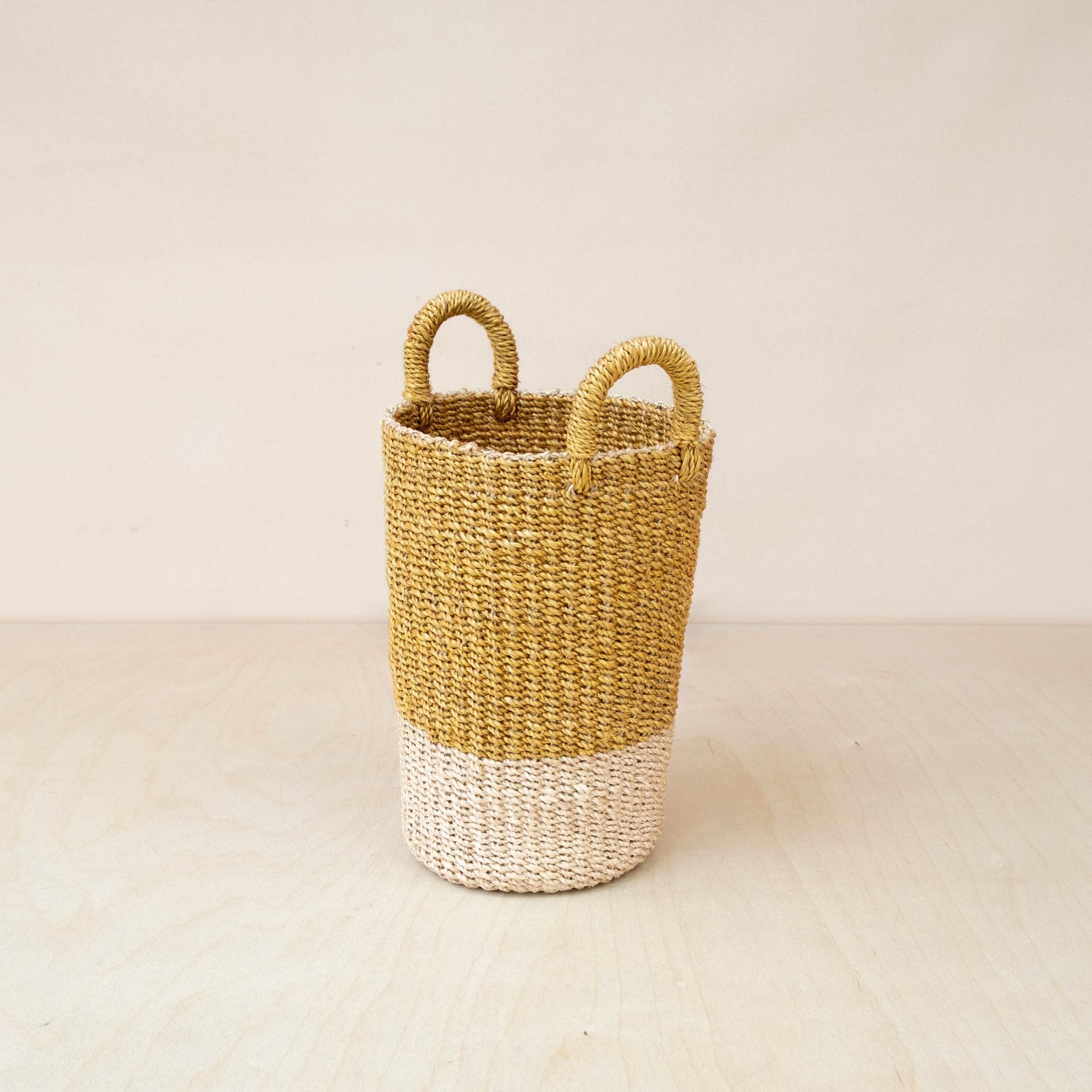 Grand vase panier tissé moutarde - Panier en osier