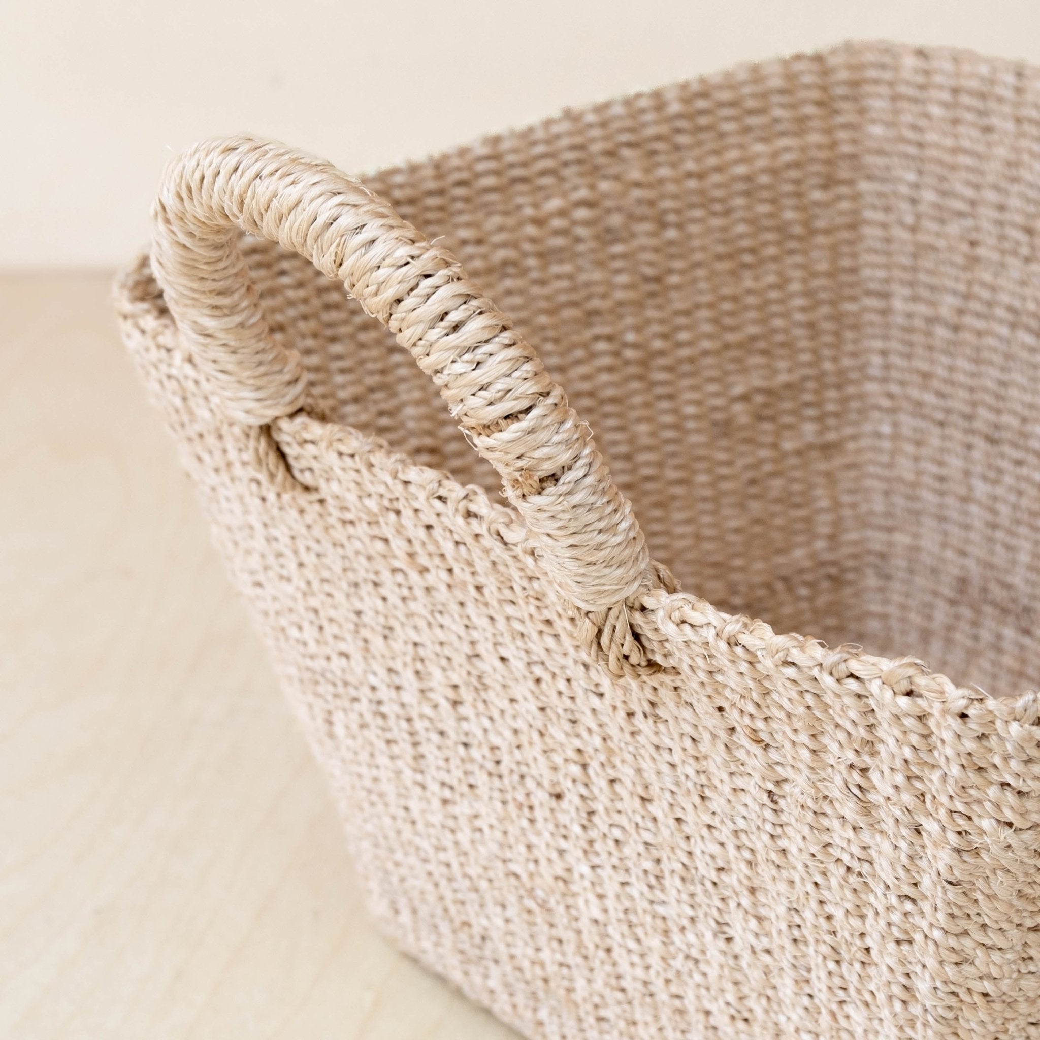 Panier de table carré fuselé - Panier en abaca