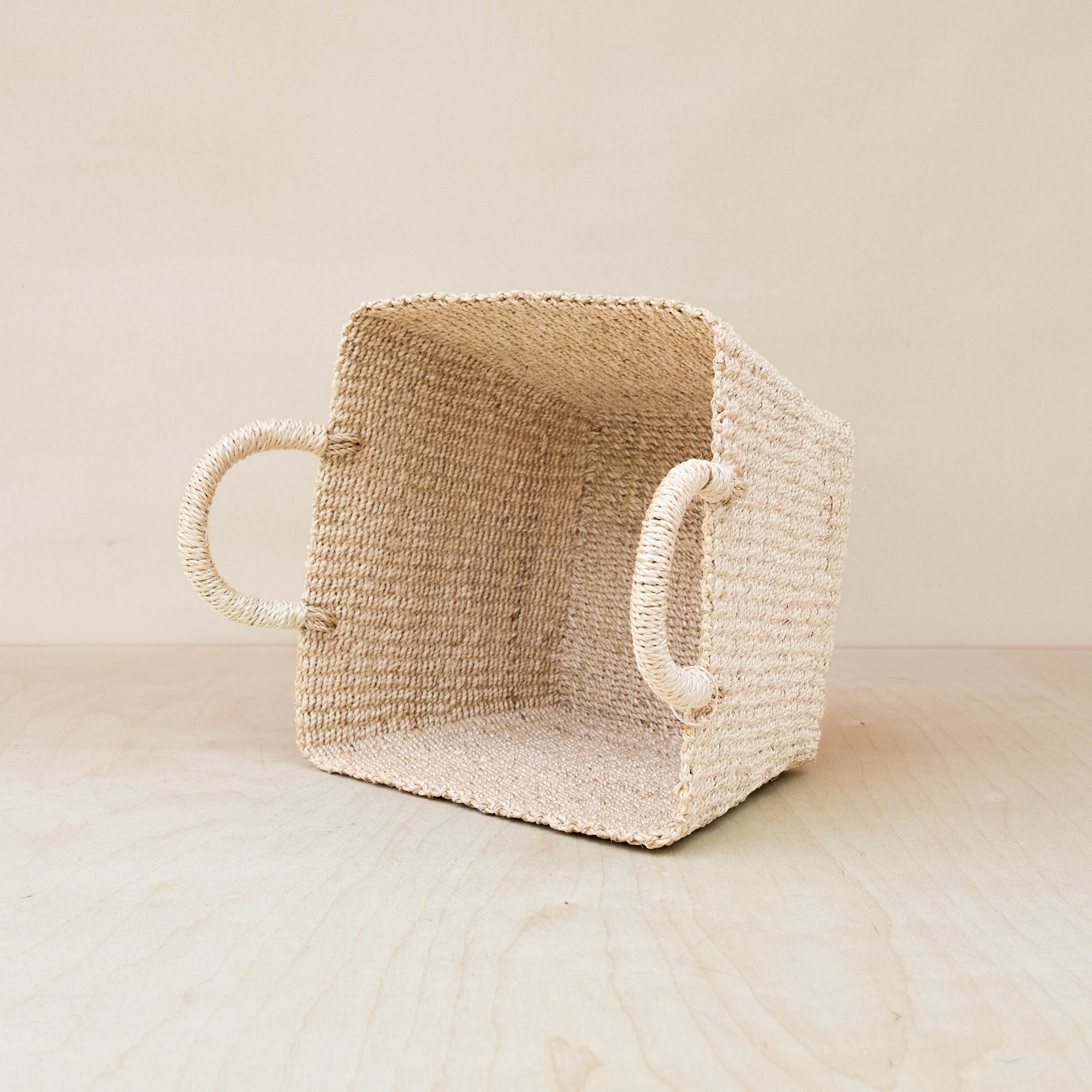 Panier de table carré fuselé - Panier en abaca